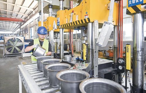 圖說(shuō)南陽(yáng) 忙生產(chǎn) 趕訂單 技術(shù)服務(wù)